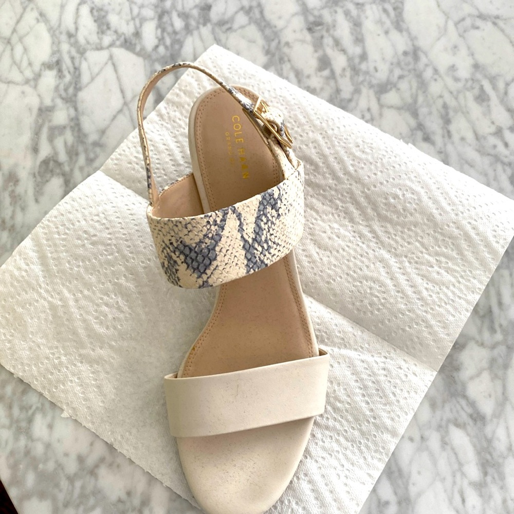 Cream and snake leather Sandler
With block heel. Leather worn 3x